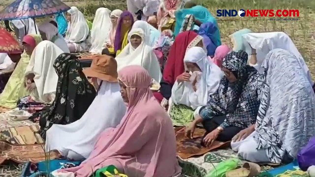 Salat Istisqa Digelar Ratusan Warga di Tengah Sawah Kering Cilacap
