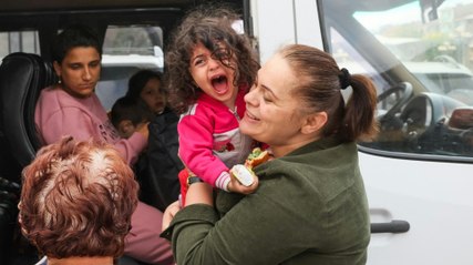 Download Video: Tausende Menschen fliehen aus Bergkarabach