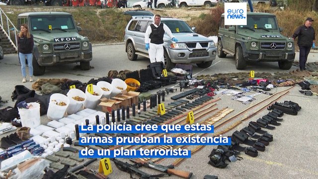 Kosovo continúa la caza de decenas de sospechosos de asesinar a un policía