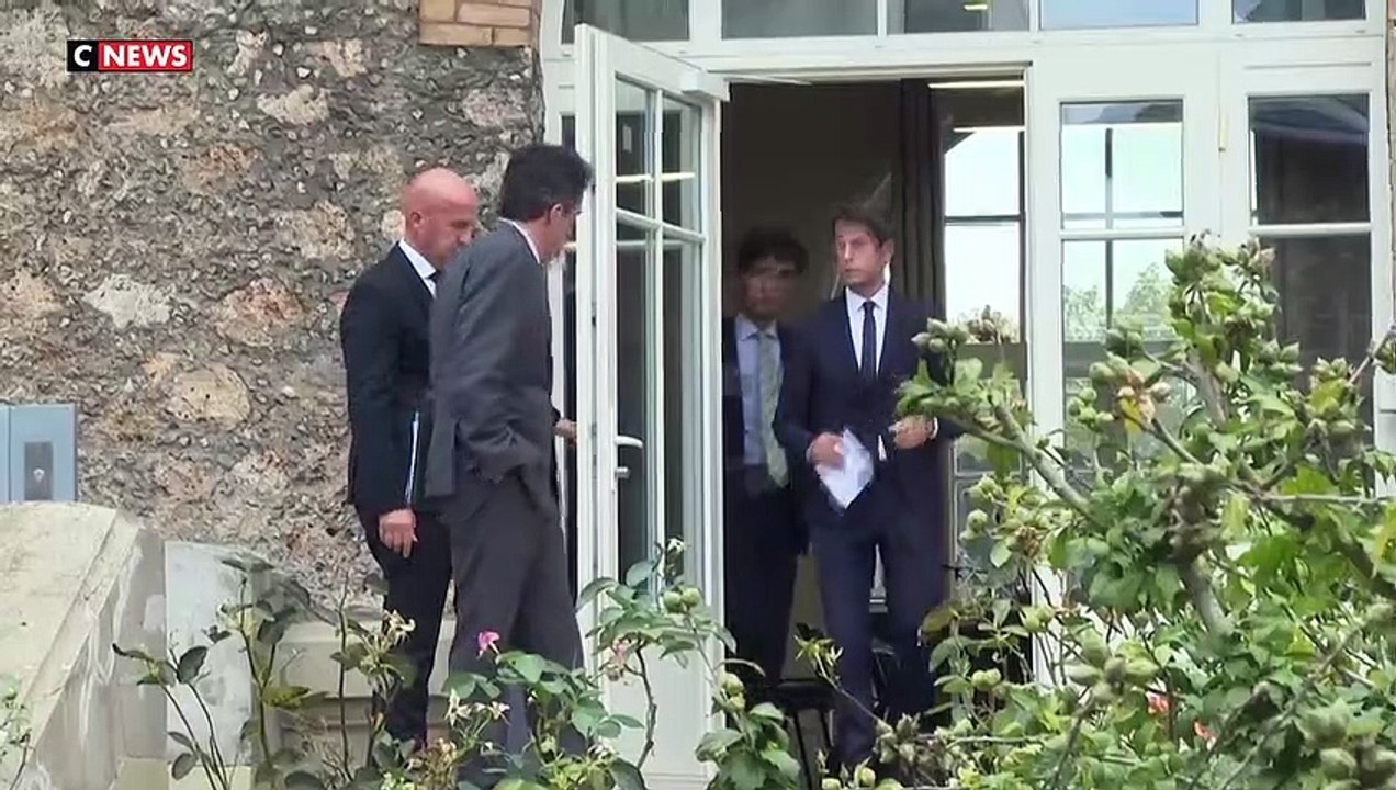 Le rectorat de Versailles a envoyé l'an dernier 120 courriers "dits de réprobation" à des familles, dont 55 "semblent poser question", indique le ministre de l'Education Gabriel Attal - VIDEO