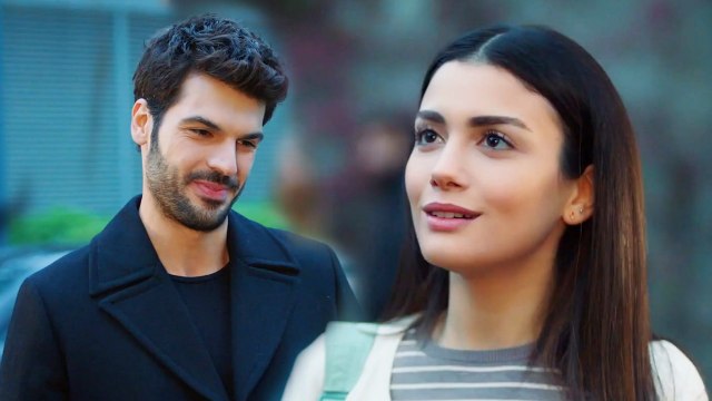 Les amoureux main dans la main! | Mon Coté Gauche | Sol Yanım (Sous-Titres Français)