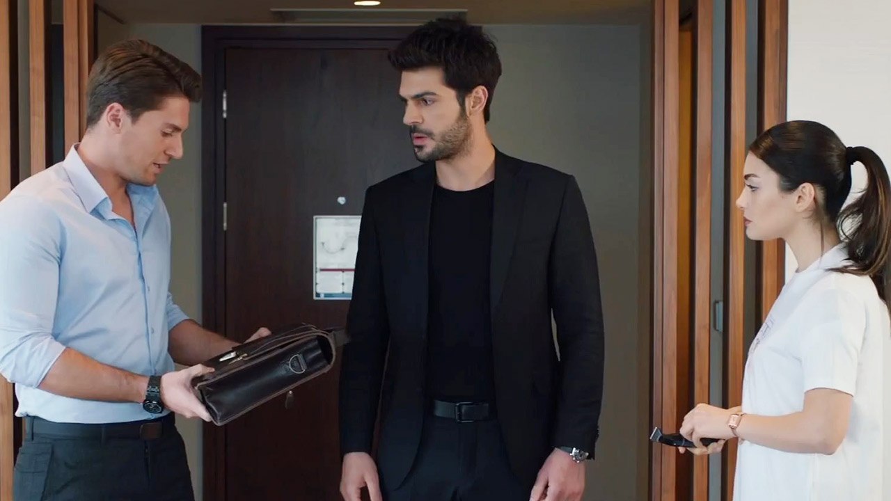 Il l'a Pressé Dans la Chambre D'hôtel! | Mon Coté Gauche | Sol Yanım (Sous-Titres Français)