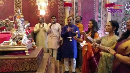 रंगारी गणपतीच्या दर्शनाला अभिनेत्री हृता दुर्गुळे अन् गायिका आर्या आंबेकर