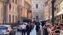 Il feretro di Giorgio Napolitano attraversa il centro di Roma