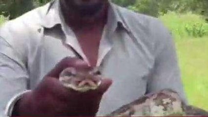 छिंदवाड़ा: 10 फीट लंबा सांप निकलने से लोगों की फूली सांस, सर्फ मित्र ने किया