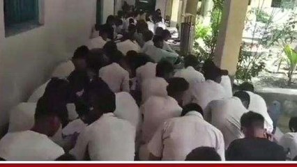 बदहाल शिक्षा व्यवस्था: जमीन पर बैठ परीक्षा देने को मजबूर छात्र, वीडियो वायरल