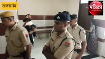 पुलिस की रायफल छीन कर भाग रहा था 2 करोड़ की लूट का आरोपी, थाना अधिकारी ने पैर पर मारी गोली