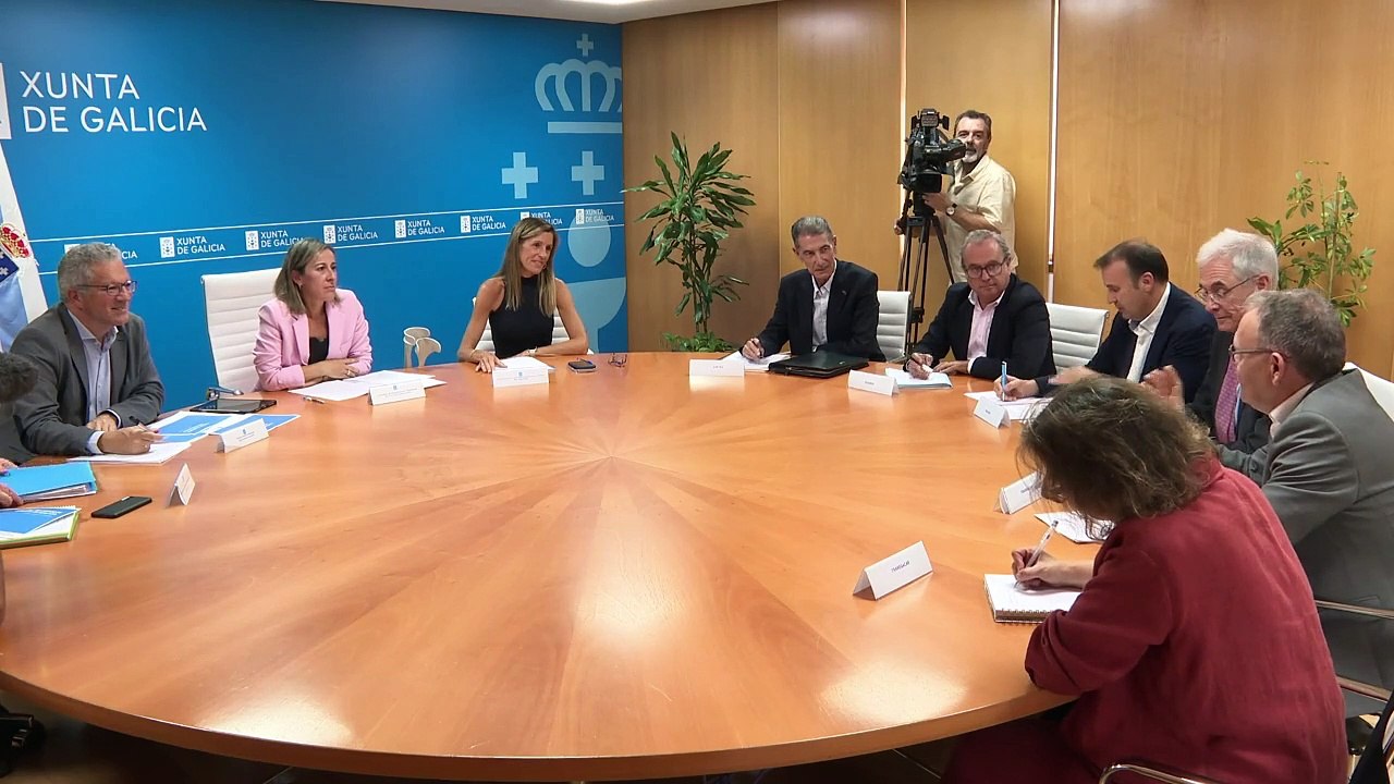 La Xunta y las concesionarias del autobús autonómico impulsarán la reserva de billetes y la mejora de la información a los usuarios ante una demanda que crece un 18 % por las deficiencias del ferrocarril y los incentivos económicos