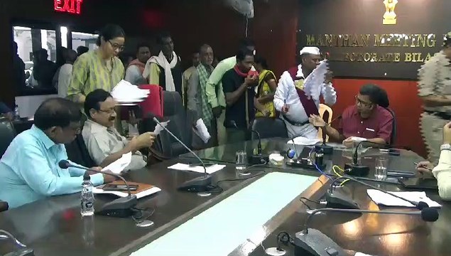 मल्हार के तालाब की साफ-सफाई करवाने नगरवासियों ने की मांग