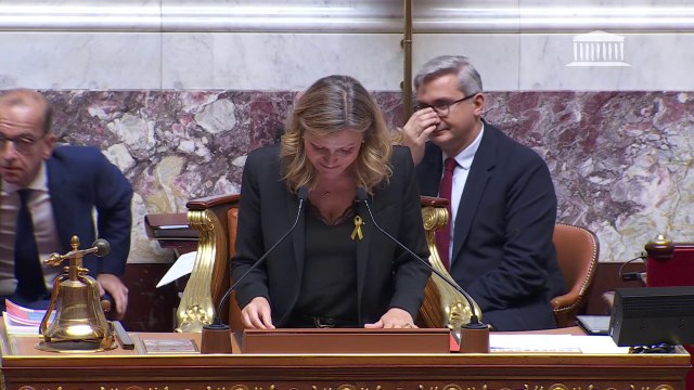 Yaël Braun-Pivet félicite le XV parlementaire qui a décroché la 3ème place à la Coupe du monde parlementaire de rugby