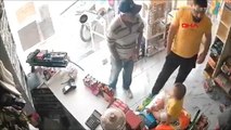Bebeğini taciz ettiğini öne sürdüğü kişiyi dövdü