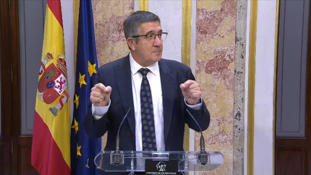 Patxi López a Feijóo: La Constitución no es militante en este país