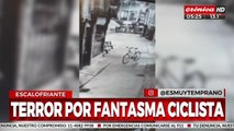 Escalofriante: fantasma ciclista causa terror en el barrio