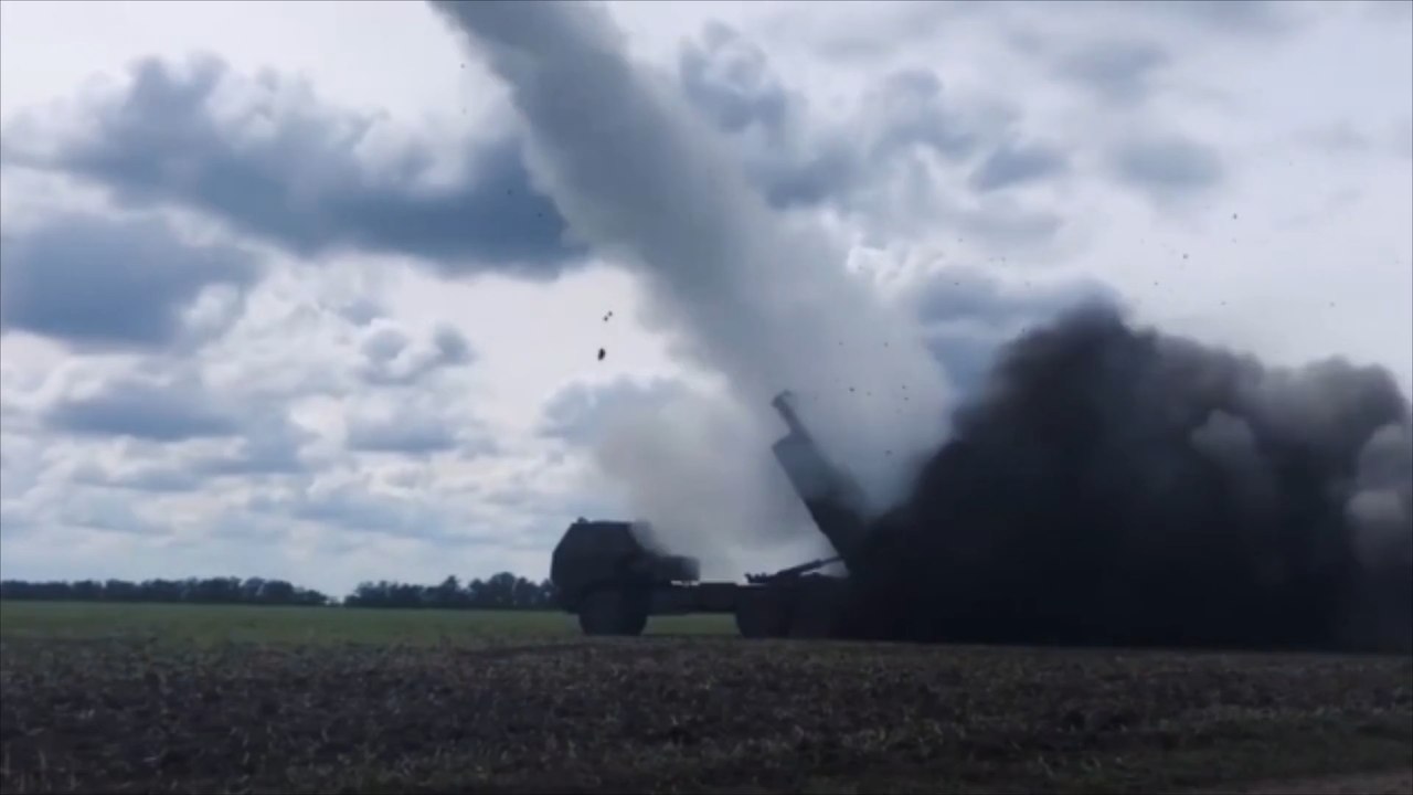 Heftiger HIMARS-Angriff trifft russischen Gefechtsstand