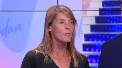 "Il ne m'a plus parlé pendant 10 ans" : Nathalie Simon évoque sa première rencontre houleuse avec Johnny Hallyday