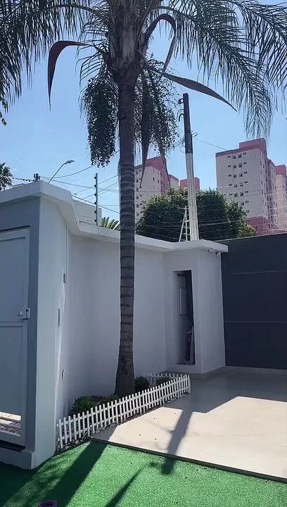 Jovem exibe sua casa de "pobre premium" e Gil do Vigor reage: "Não é"