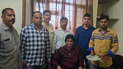 Download Video: Asnavar Naib Tehsildar arrested red handed while taking bribe of Rs 8