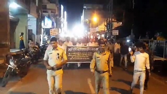 नाबालिग का अपहरण,विरोध में निकाला मशाल जुलूस,आयोग ने जारी किया एसपी को नोटिस