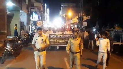 नाबालिग का अपहरण,विरोध में निकाला मशाल जुलूस,आयोग ने जारी किया एसपी को नोटिस