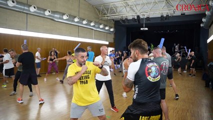 El exboxeador César Córdoba, a los policías catalanes: "O domináis el combate u os encomendáis a los dioses"