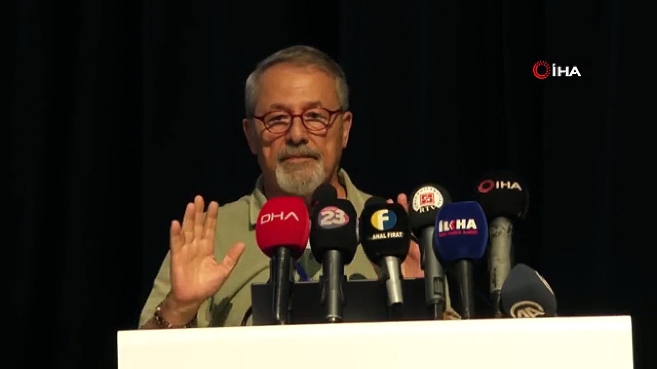 "Nous nous attendons à un séisme compris entre 7,2 et 7,6 à Istanbul", a déclaré Naci Görür, attirant l'attention sur les failles de Kumburgaz ou Adalar.