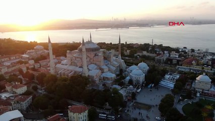AFFAIRE BRISANT LA PORTE EN BOIS DE LA MOSQUÉE SAINTE-SOPHIE