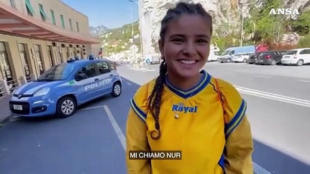 Migranti, a Ventimiglia 250 respingimenti al giorno. Una 15enne: "Vorrei andare a scuola"