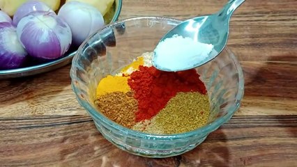 जब खाने में कुछ समझ ना आए क्या बनाए तो बनाइए यह आलू और प्याज की बहुत ही लाजवाब सब्जी Aloo ki Sabji