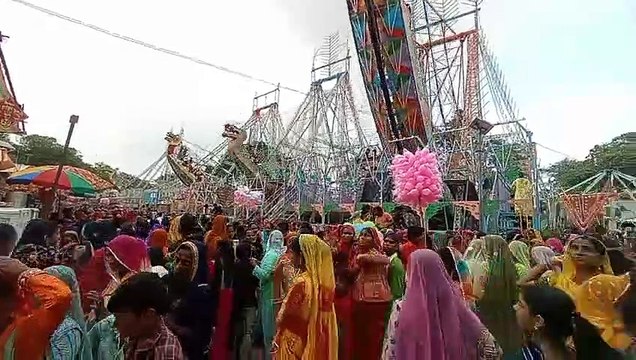 मेले में महिलाओं का रहा राज, झूले-चकरी का लिया आनंद