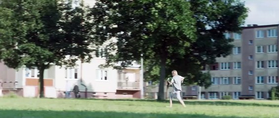 Une femme sur le toit Bande-annonce VO (2023) Dorota Pomykala, Bogdan Koca