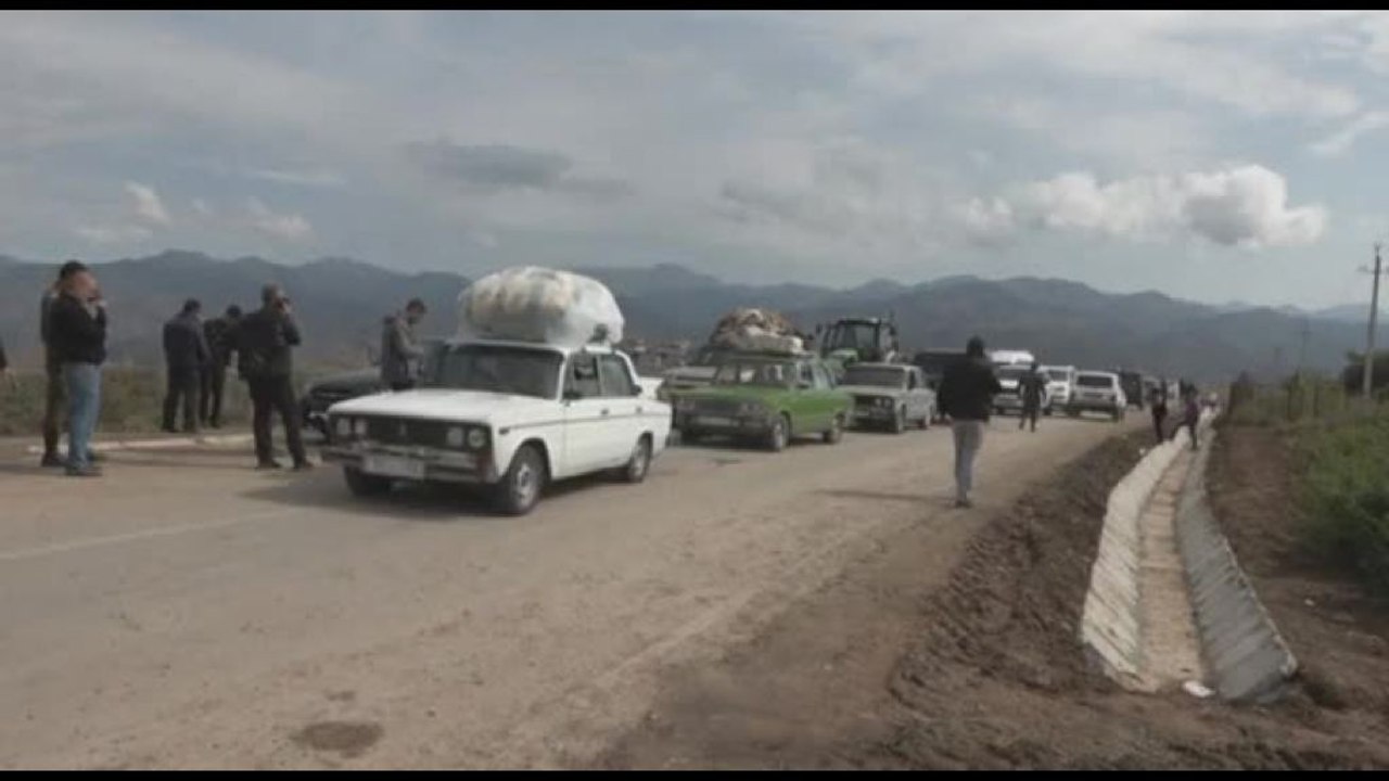 L'esodo di migliaia dal Nagorno Karabakh: almeno 20 morti in esplosione
