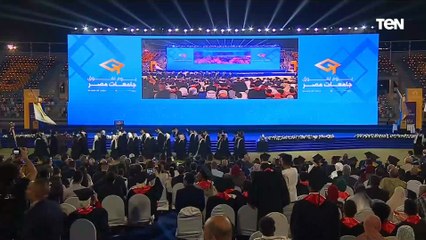 مشهد مبهج لـ سفراء مصر للمستقبل.. الرئيس السيسي يشهد مسيرة أوائل خريجي الجامعات المصرية