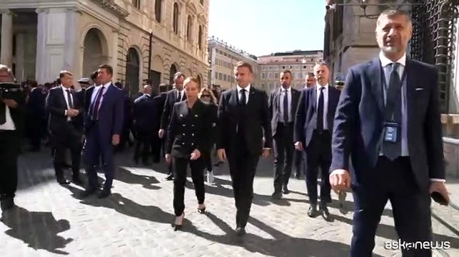 Lungo e cordiale incontro Meloni-Macron, al centro i migranti