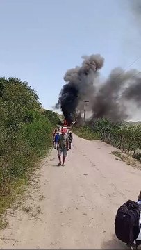 Ônibus escolar pega fogo em Cacimbinhas