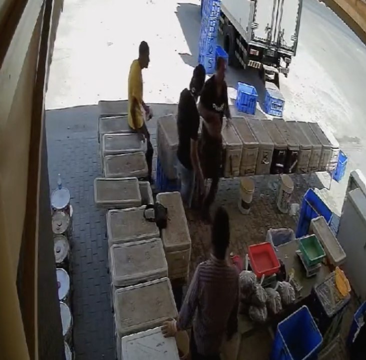اعتداء على صاحب فرشة أسماك بدمستان