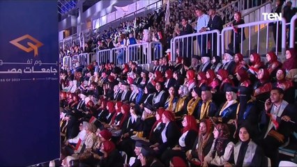 الرئيس السيسى يكرم عددًا من أوائل الخريجين خلال فعاليات تفوق جامعات مصر