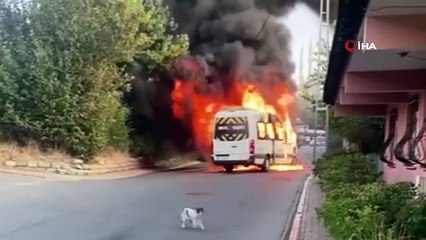 Un autobus scolaire incendié à Ümraniye