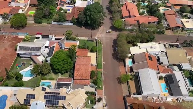 Imagens aéreas mostram ação da PM após roubo em loja de celulares