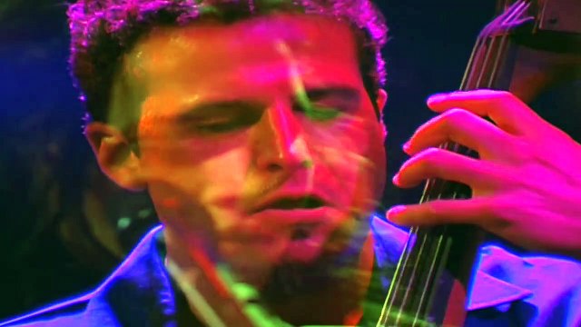 NORAH JONES — Comes Love – (L. Brown – S. Stept – C. Tobias) ● 【from NORAH JONES: Live In New Orleans】 •August 24, 2002•