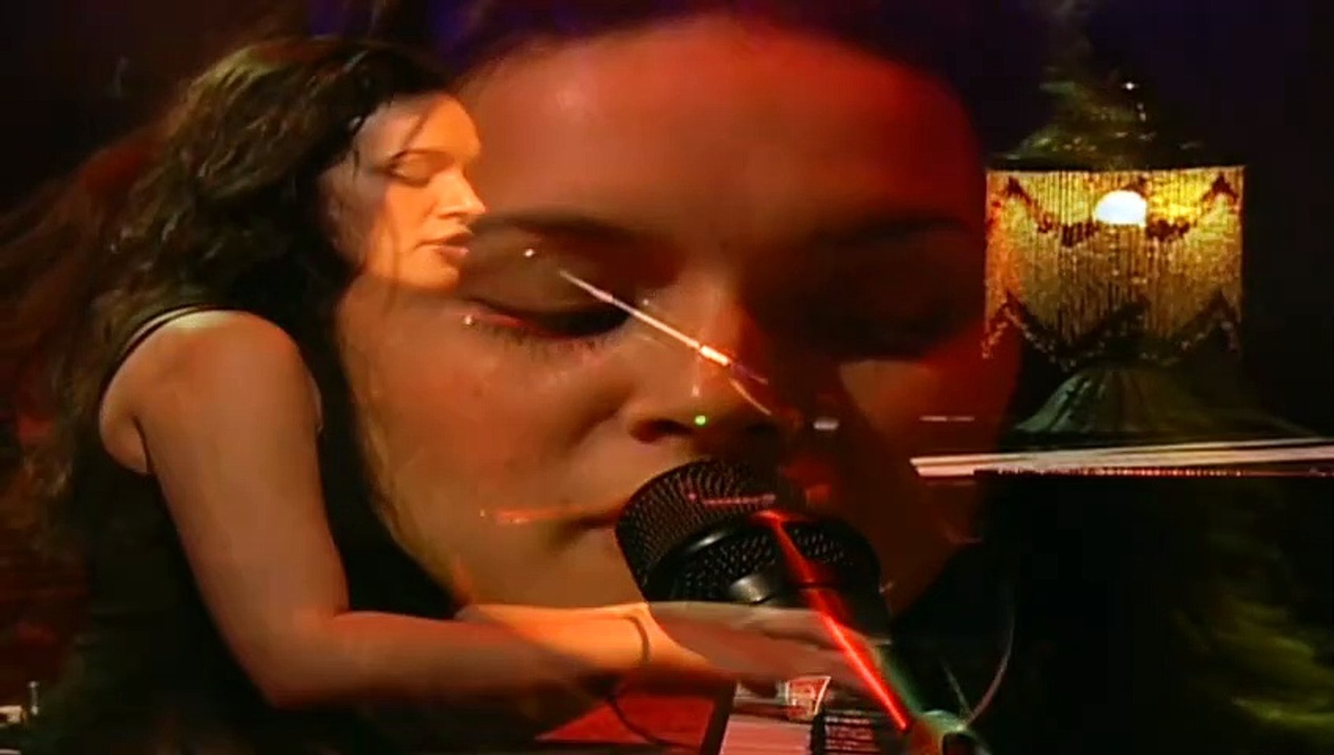 ⁣NORAH JONES — Painter Song – (L. Alexander) ● 【from NORAH JONES: Live In New Orleans】 •August 24, 20