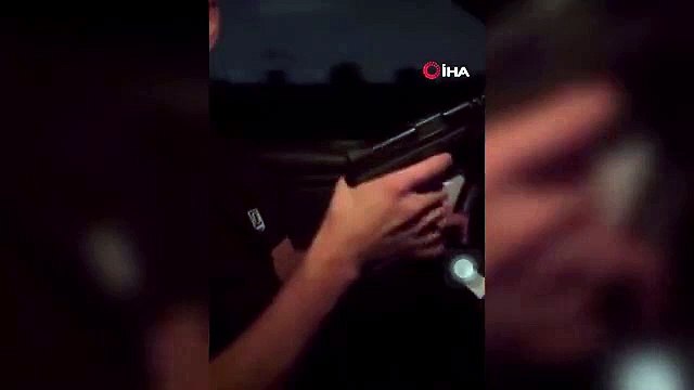 Otomobiliyle seyir halinde olan sürücü tabanca ile etrafa ateş açtı
