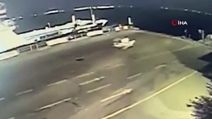 Hafif Ticari Araç İskeleden Denize Uçtu