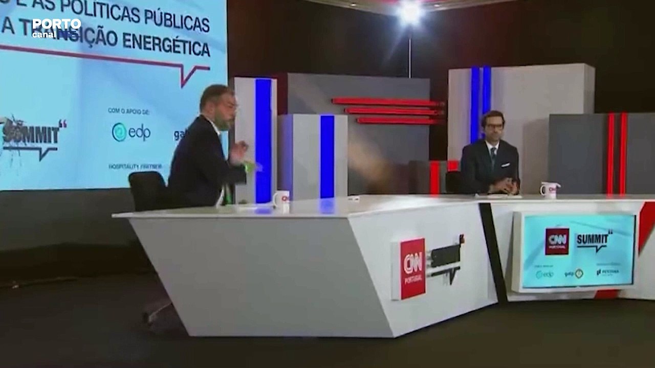 MINISTRO AMBIENTE ATACADO COM TINTA VERDE E REAÇOES 26-09-23