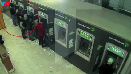 Los videos del banco que muestran a “Chocolate” Rigau sacando millones de pesos