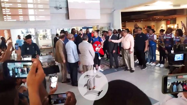 ¡LLEGARON LAS REINAS! SELECCIÓN FEMENINA DE VOLEIBOL ATERRIZA EN SUELO DOMINICANO TRAS PASE A LOS OLÍMPICOS