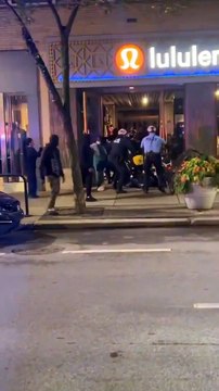 BREAKING:Moment cops arrived to catch looters looting Lululemon in Philadelphia