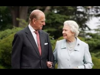 La reine est forcée de baisser les bras après avoir tenté d'arrêter le mariage avec Philip "sans le