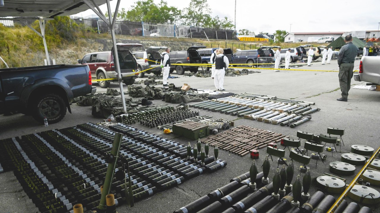 Kosovo: Polizei präsentiert riesigen Waffenfund und geht von Terrorgruppe aus