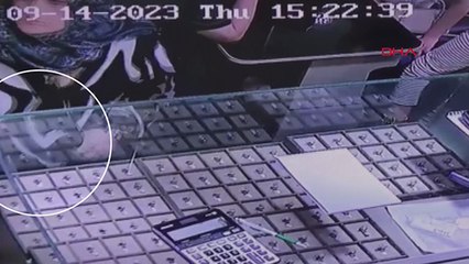 Kuyumcu dükkanında içinde 104 yüzük bulunan çantayı çaldı