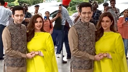 Download Video: Parineeti Chopra Heads To Sasural, Seen With Raghav Chadha At Delhi Airport